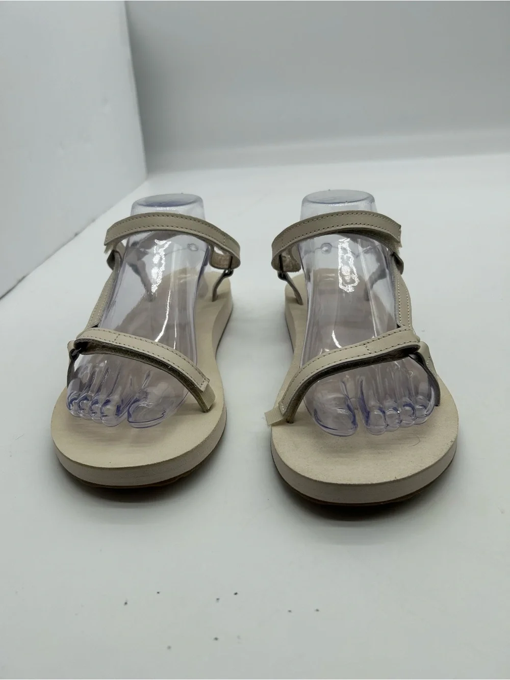 Teva Women’s Universal Slim Leather Beige Strappy Sandals size 8W NWOT